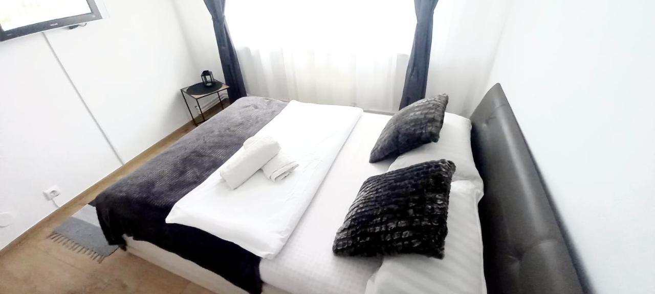 33 Coquette Apartment Baia Mare Zewnętrze zdjęcie